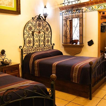 Hotel Los Escudos Patzcuaro Luaran gambar