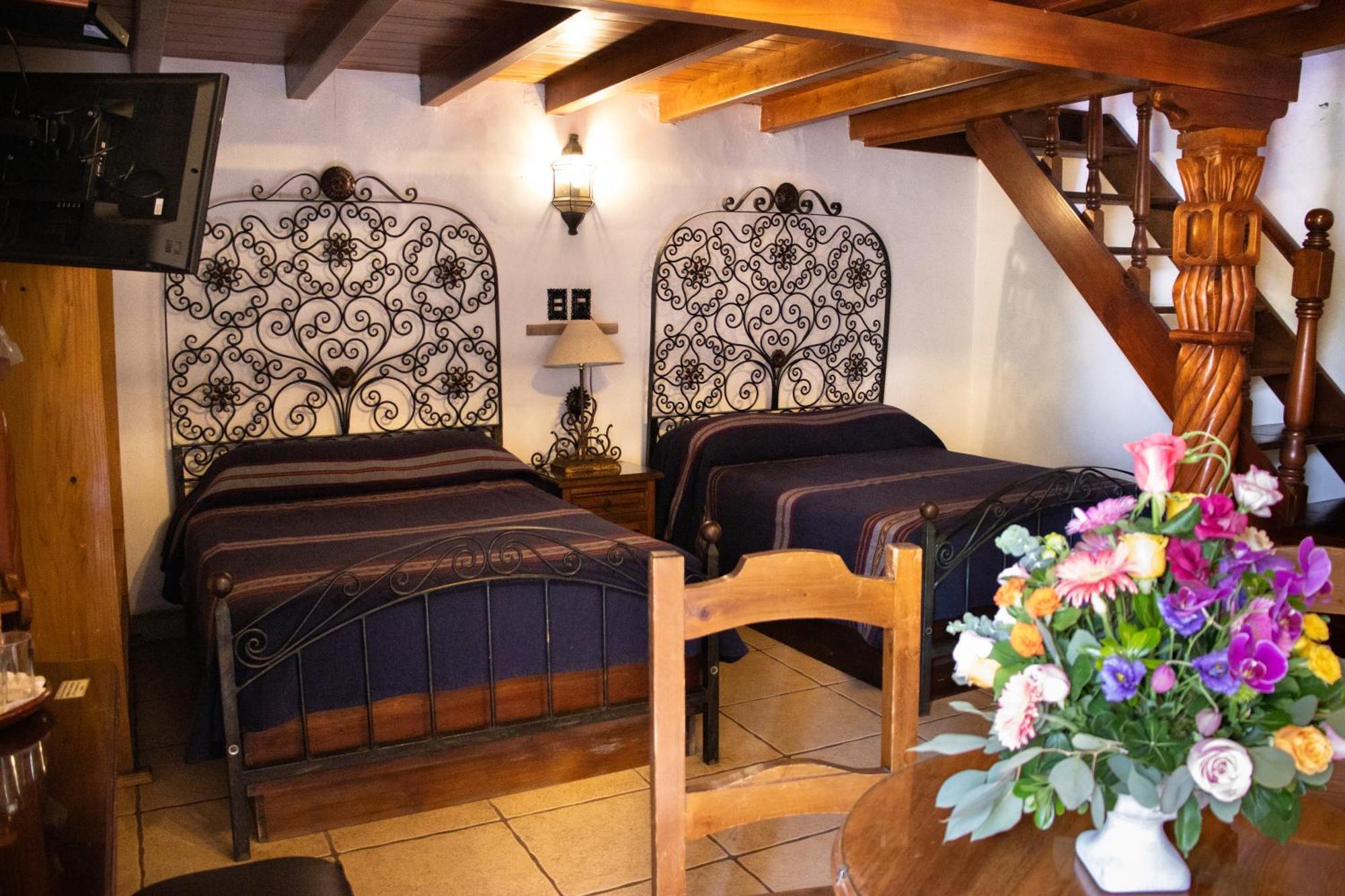 Hotel Los Escudos Patzcuaro Luaran gambar