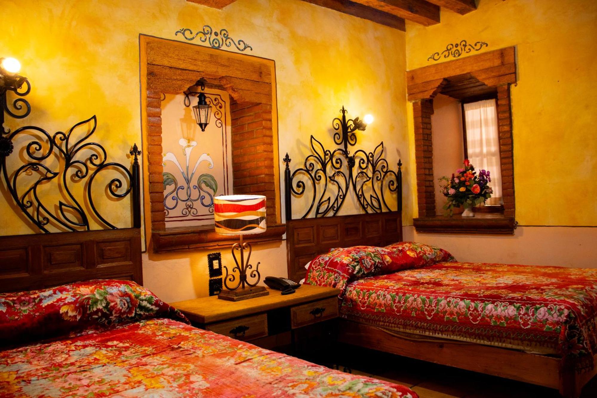 Hotel Los Escudos Patzcuaro Luaran gambar
