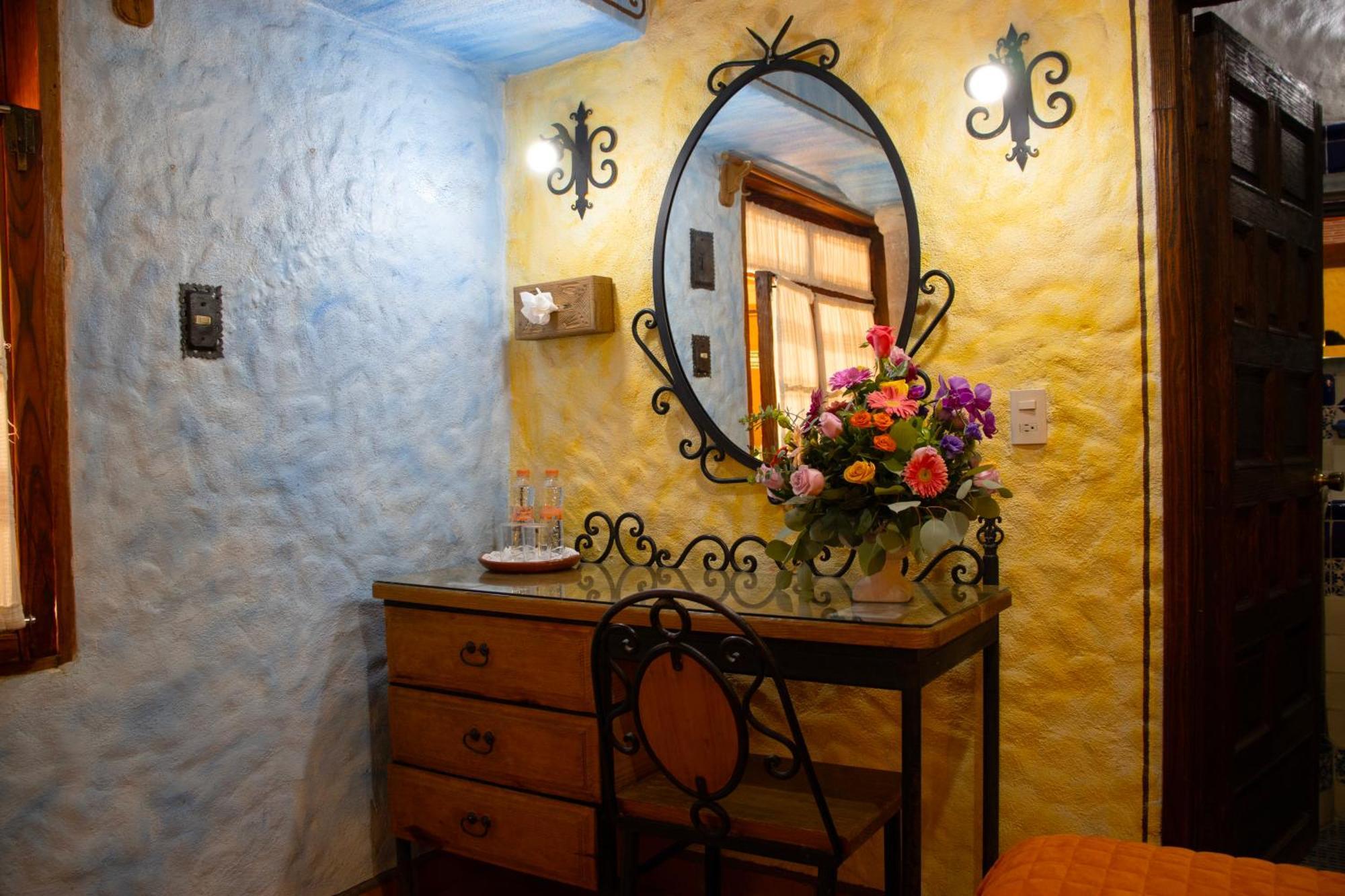 Hotel Los Escudos Patzcuaro Luaran gambar
