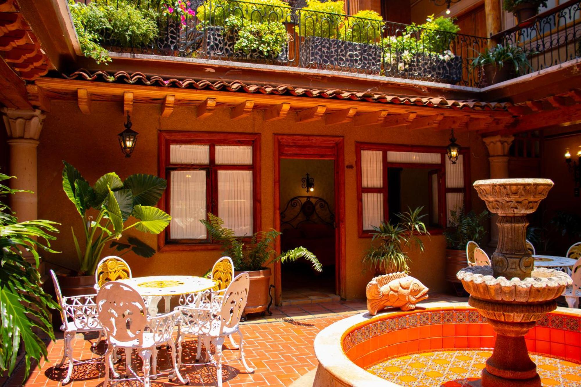 Hotel Los Escudos Patzcuaro Luaran gambar