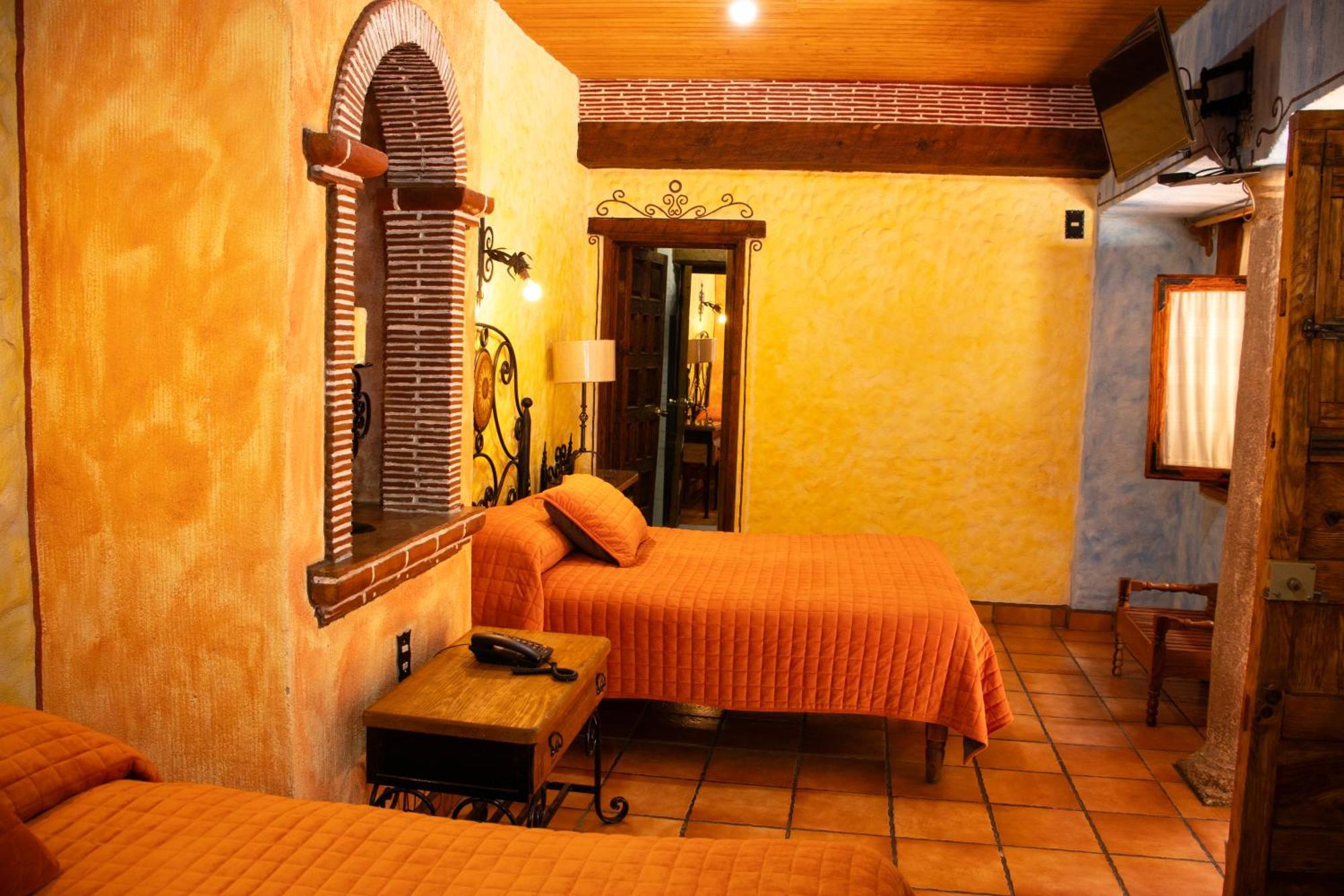 Hotel Los Escudos Patzcuaro Luaran gambar