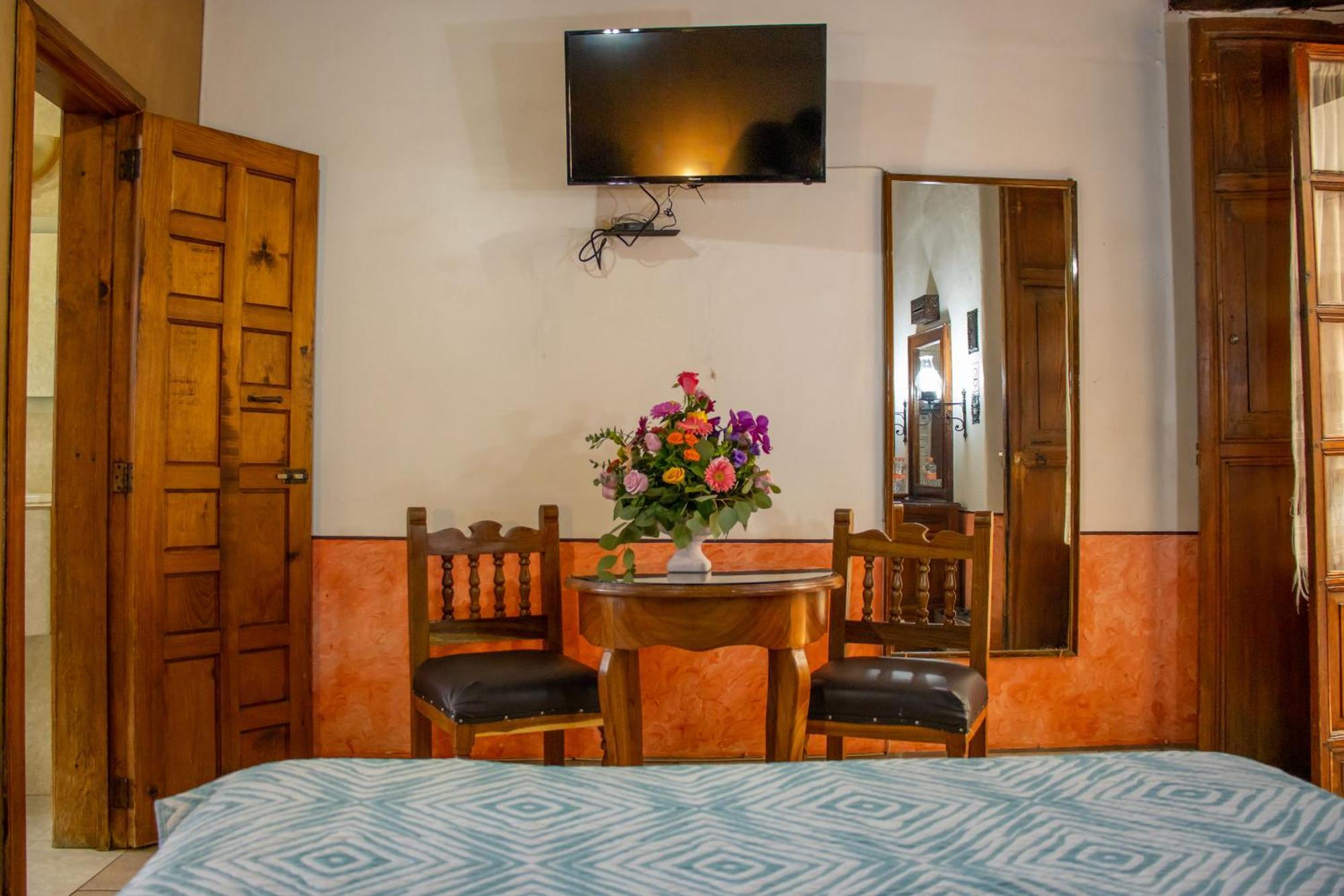 Hotel Los Escudos Patzcuaro Luaran gambar