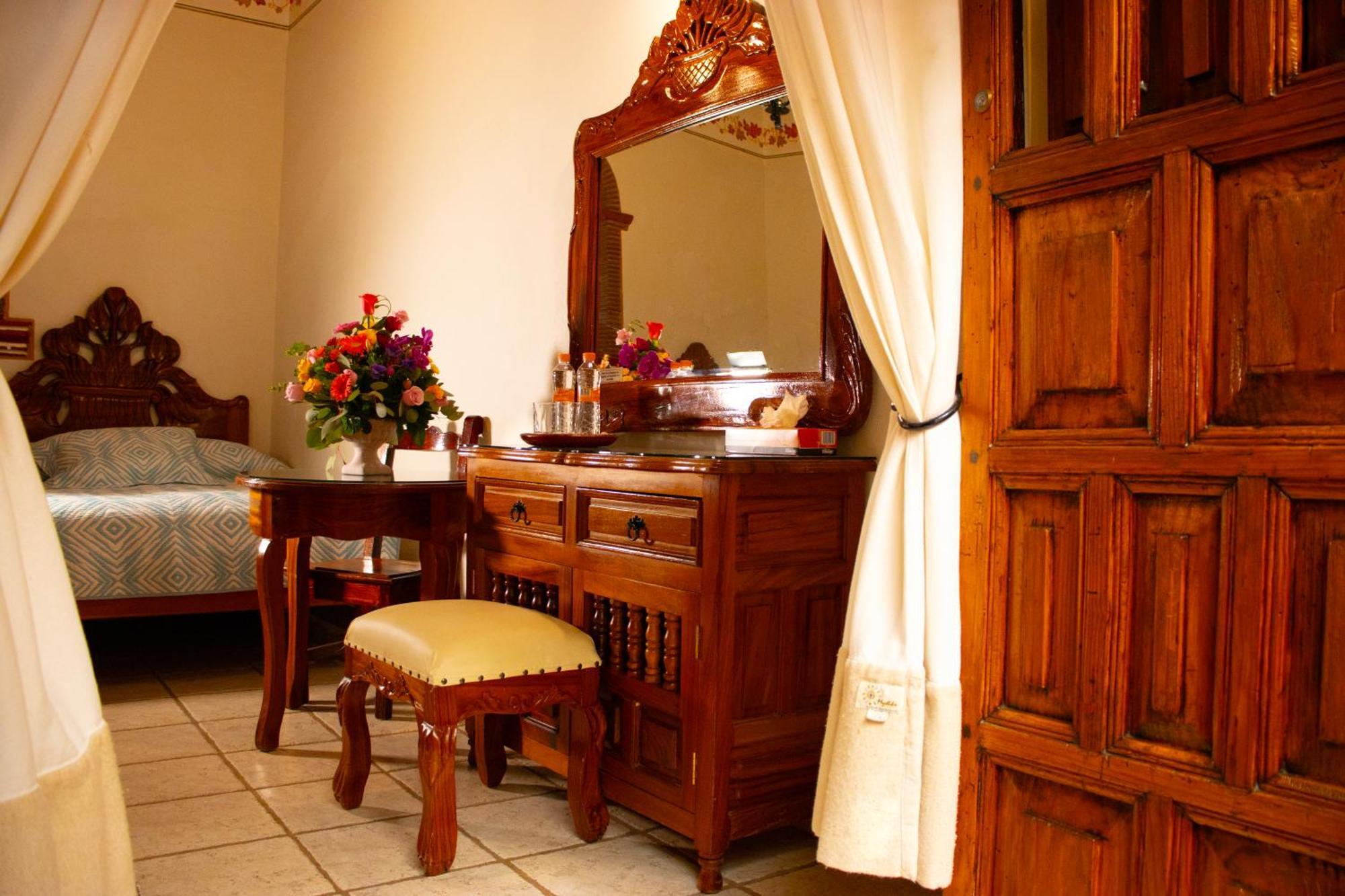Hotel Los Escudos Patzcuaro Luaran gambar