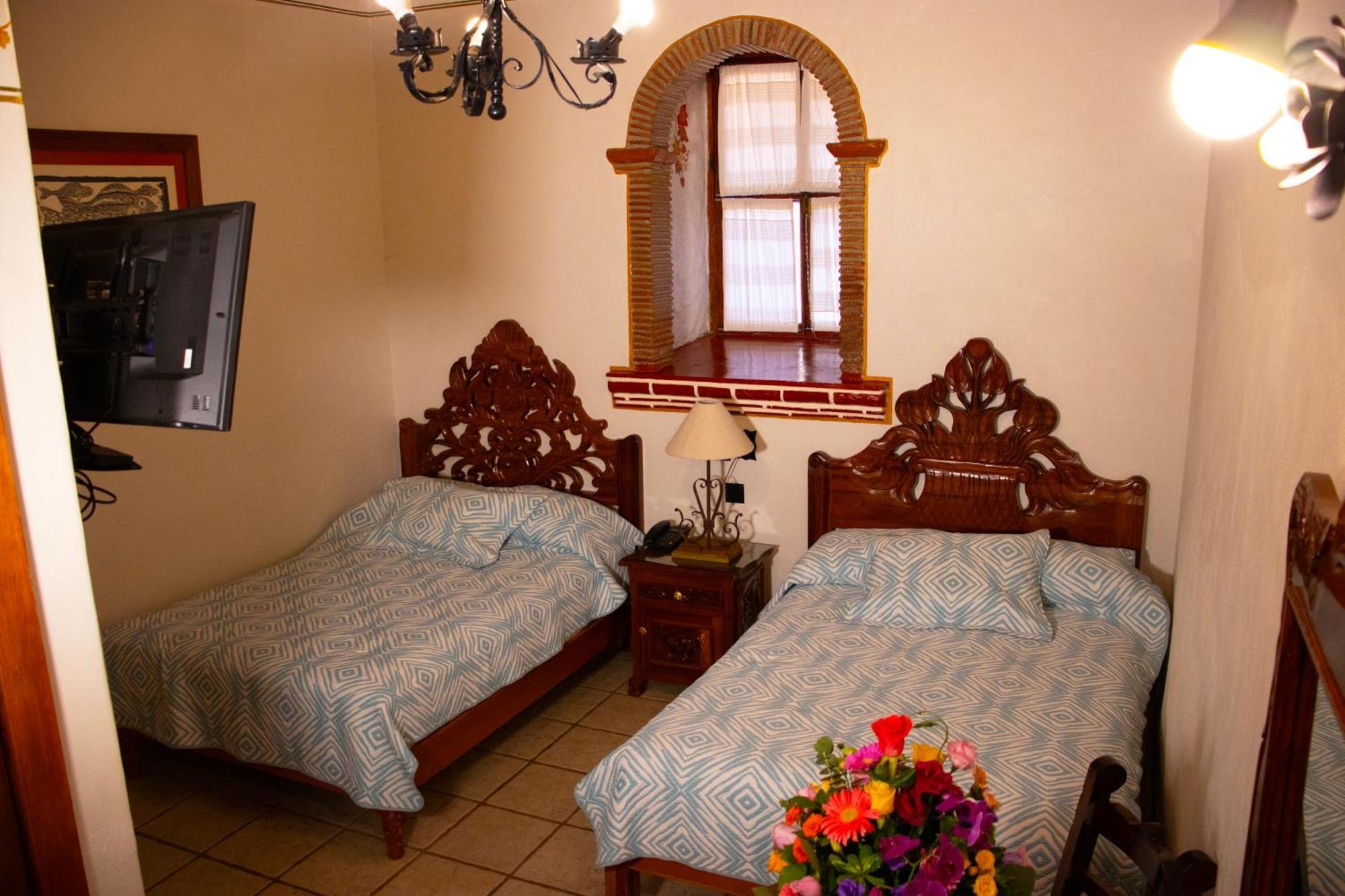 Hotel Los Escudos Patzcuaro Luaran gambar