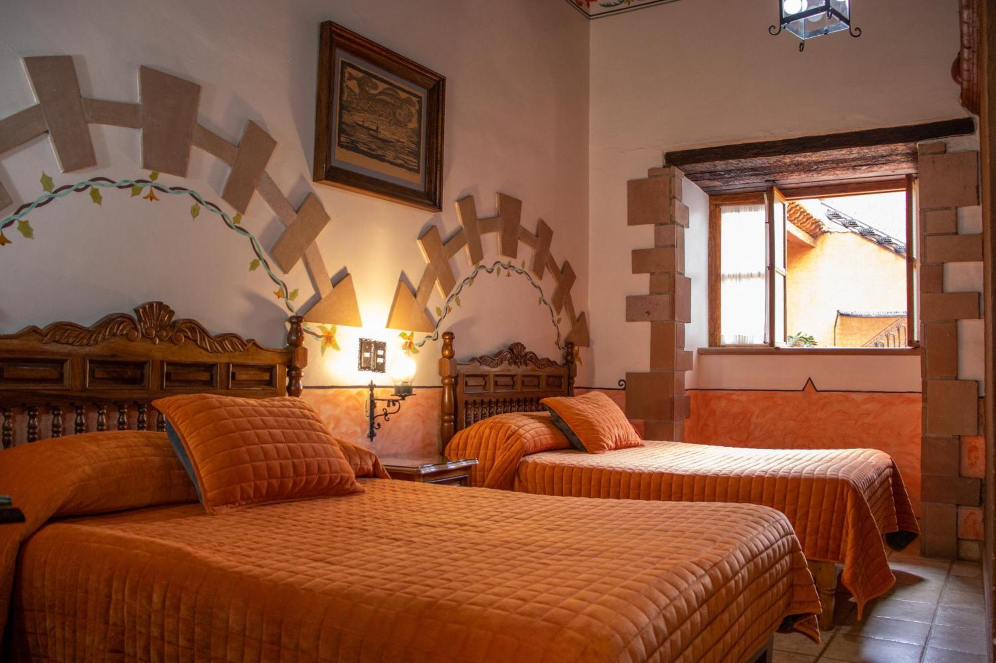Hotel Los Escudos Patzcuaro Luaran gambar