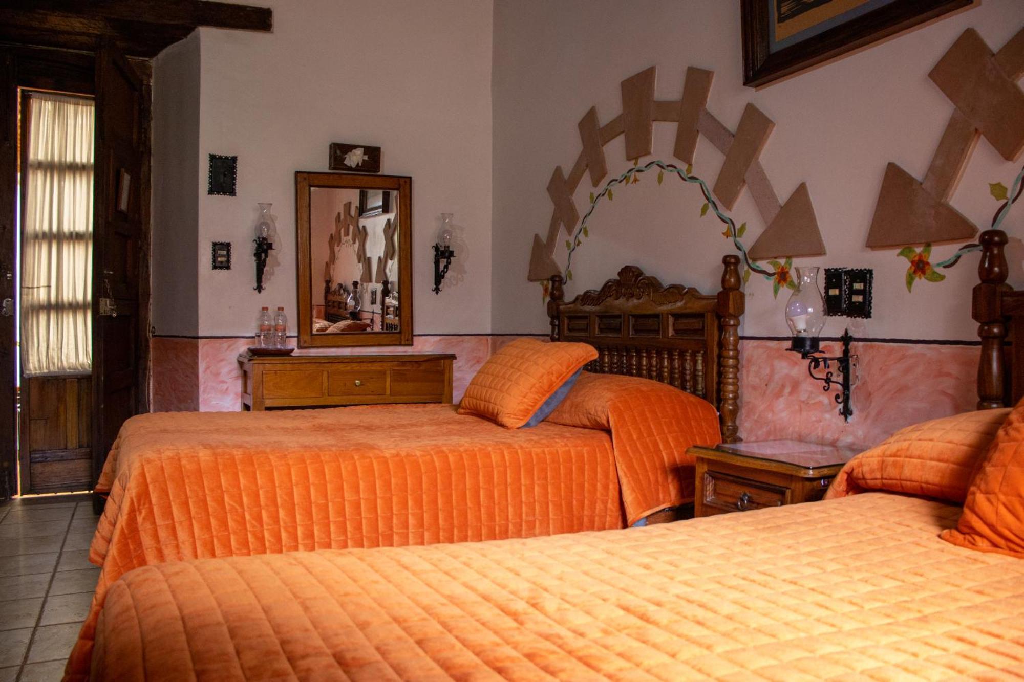 Hotel Los Escudos Patzcuaro Luaran gambar
