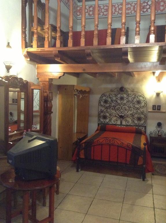 Hotel Los Escudos Patzcuaro Luaran gambar