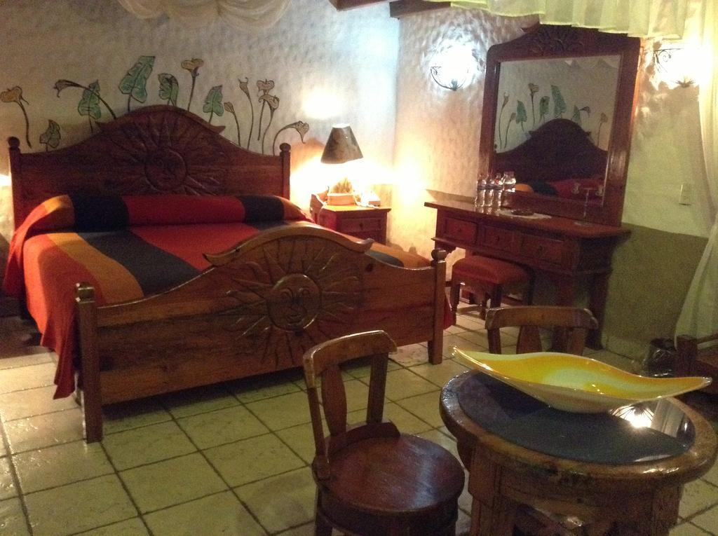 Hotel Los Escudos Patzcuaro Luaran gambar