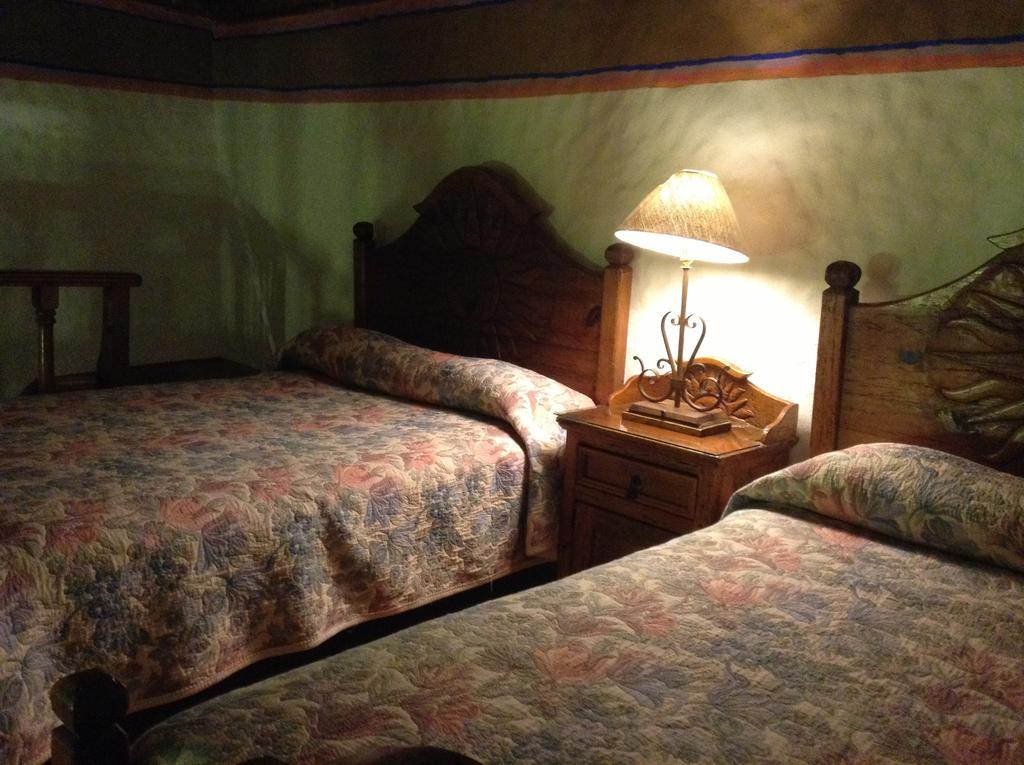 Hotel Los Escudos Patzcuaro Bilik gambar
