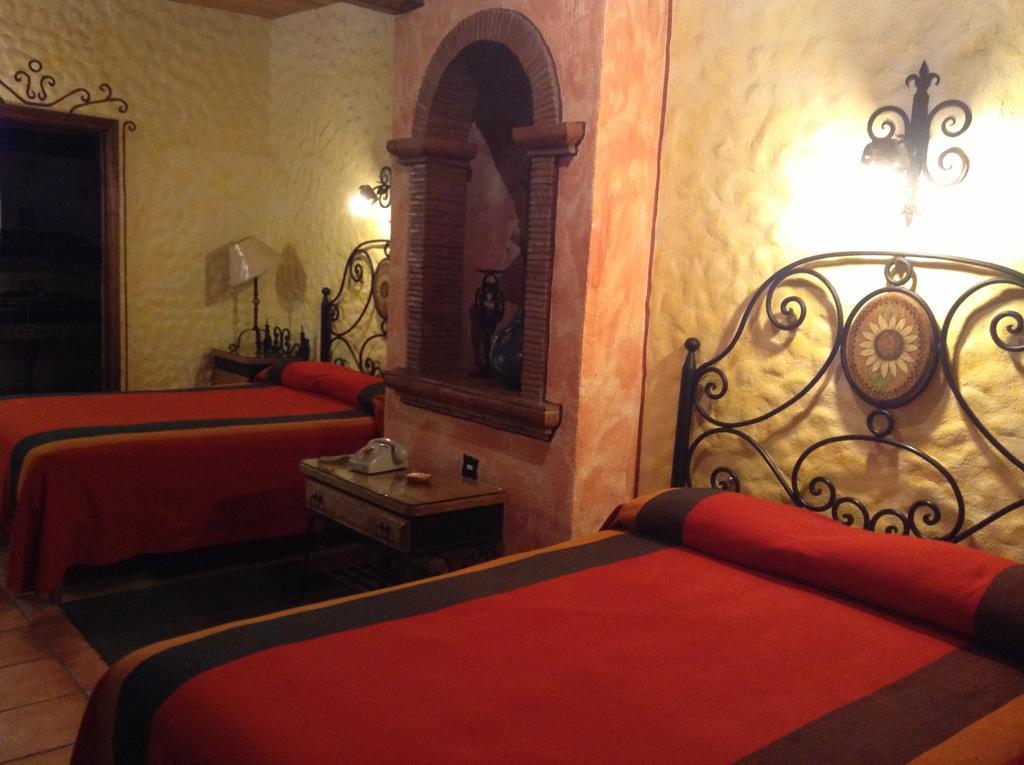 Hotel Los Escudos Patzcuaro Luaran gambar